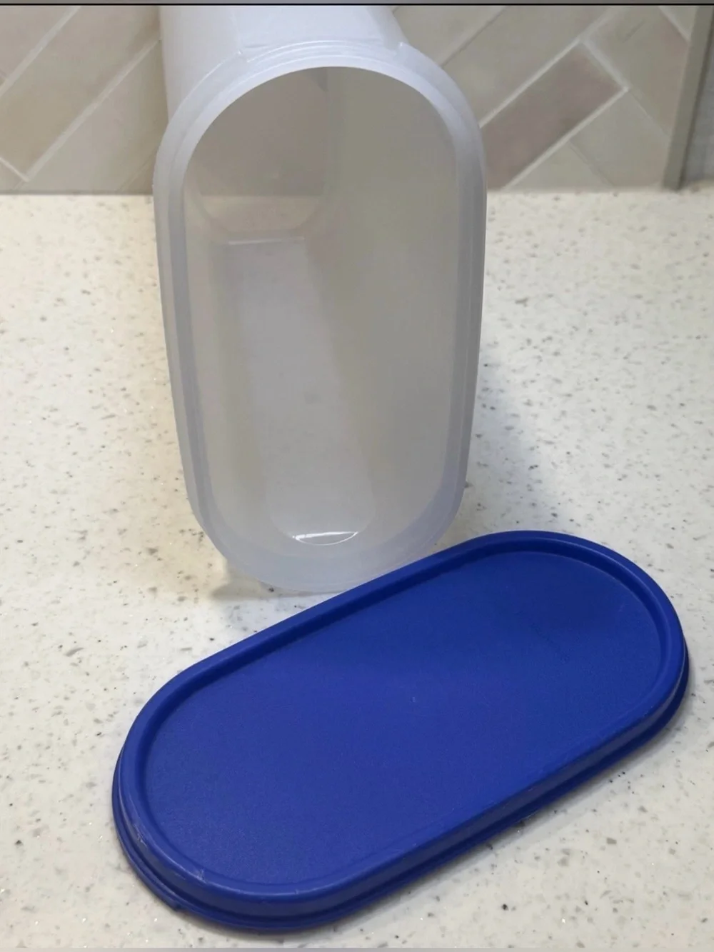 TUPPERWARE Modular Mates #1614-24 Clear Rectangle Blue Lid 2.3 Litres 9.75 Cups